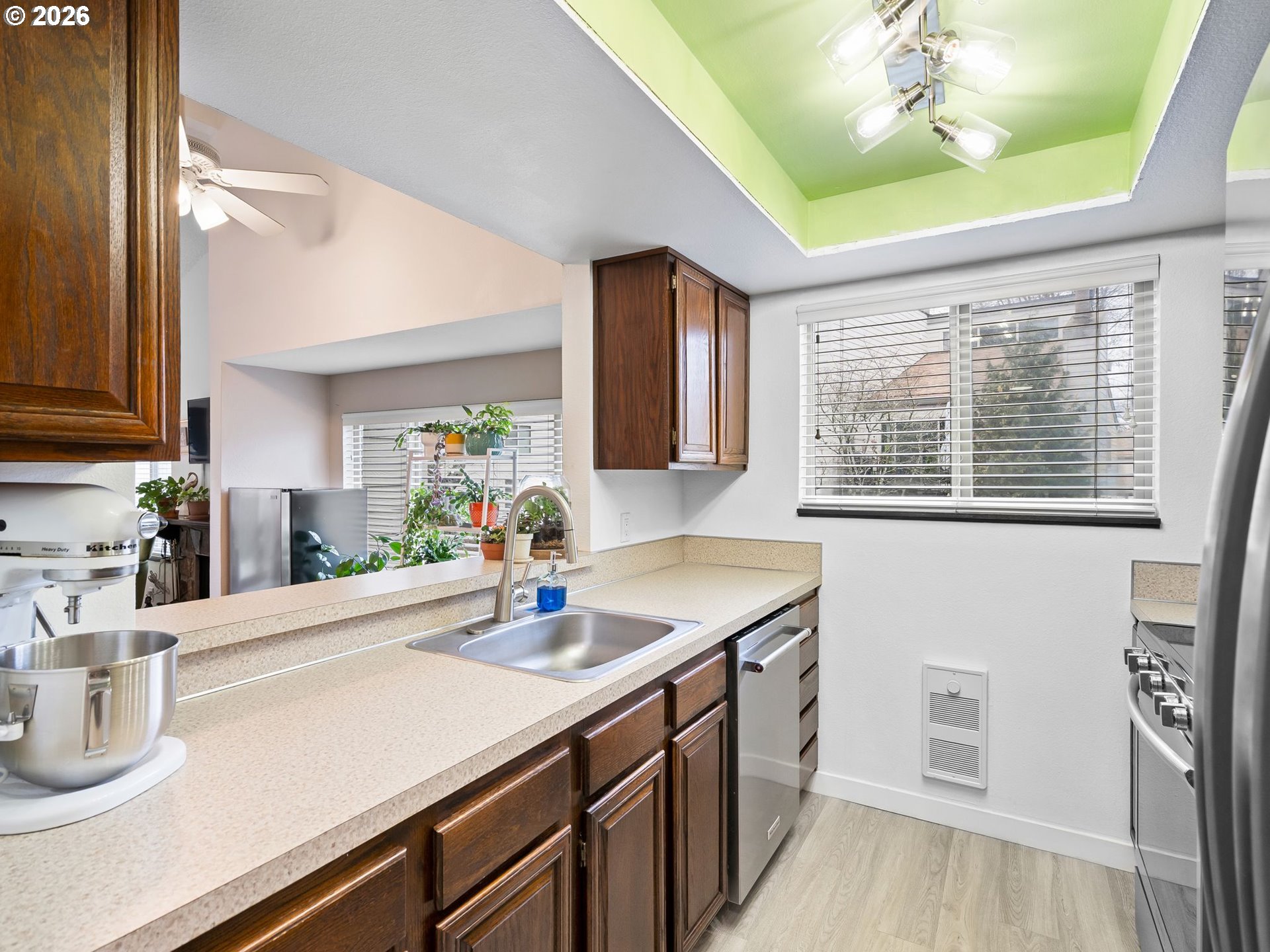 10217 Southwest Trapper Terrace Beaverton, OR 97008 - Photo 4 of 34
