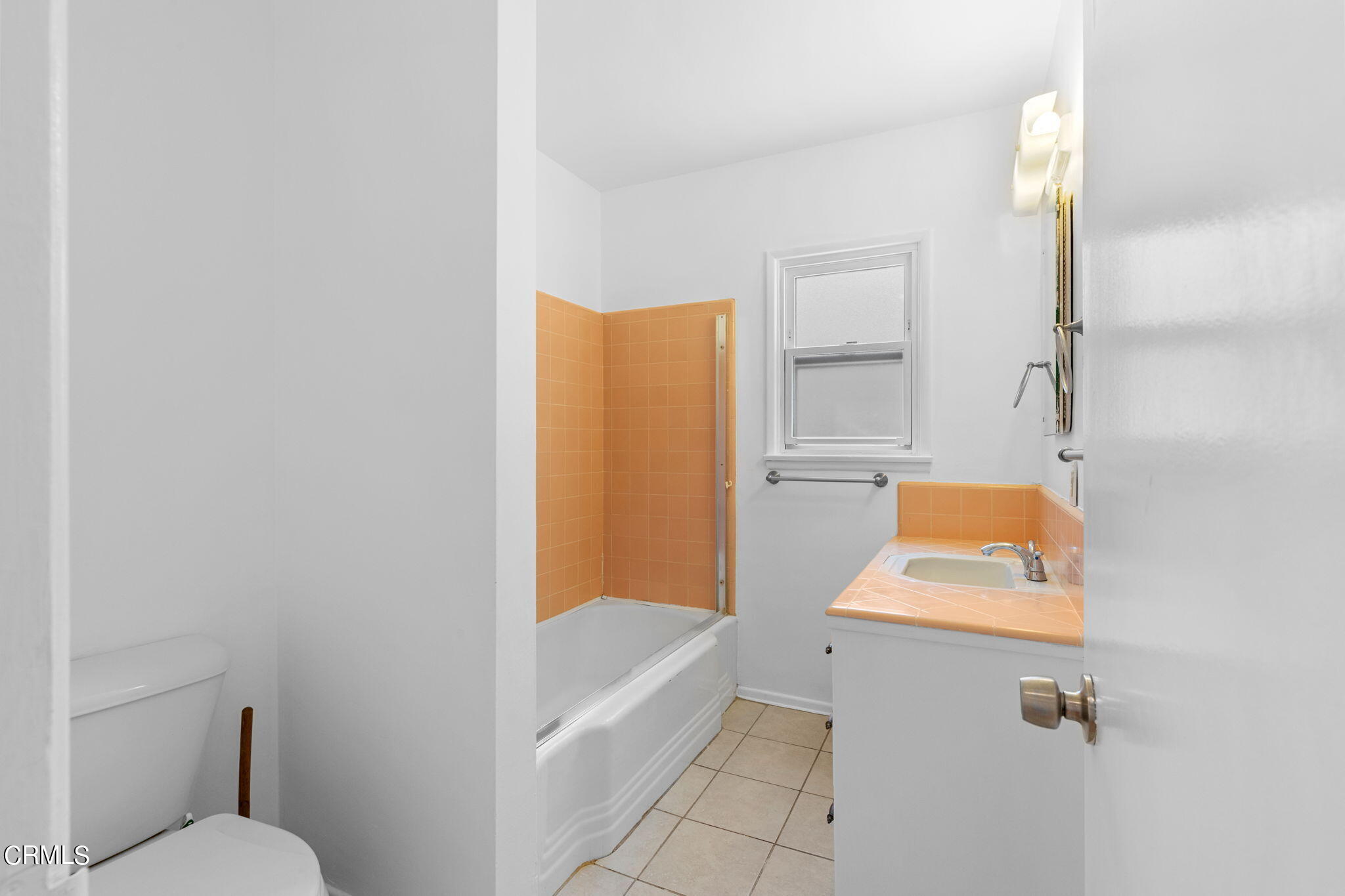 50 Marathon Road Altadena, CA 91001 - Photo 25 of 33 a bathroom with a bathtub and toilet