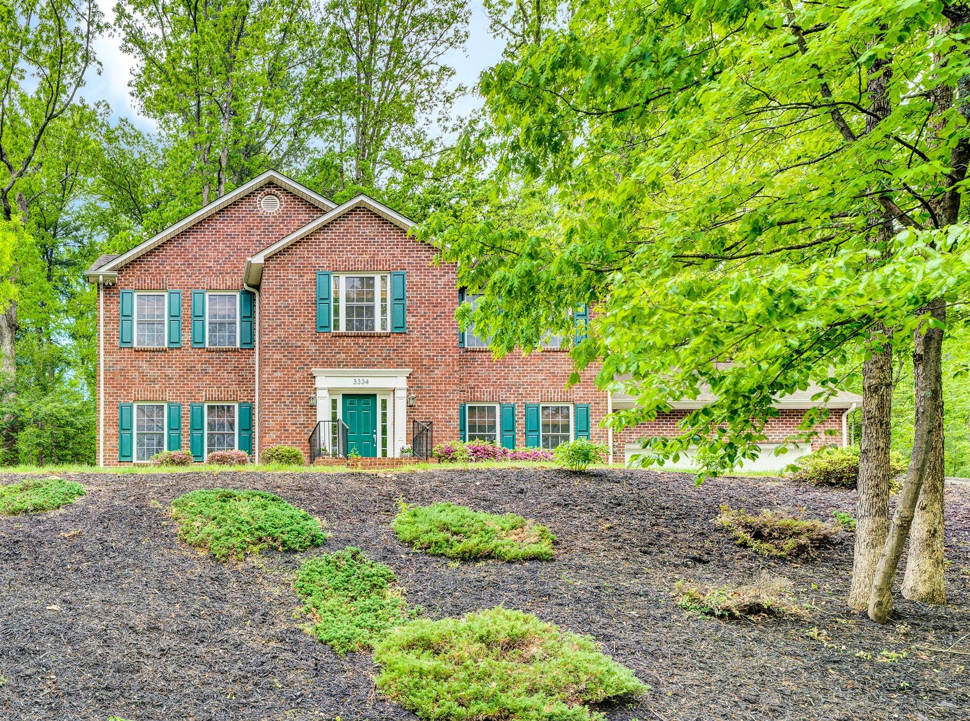 3334 Hidden Oak Road Southwest Roanoke, VA 24018 - Photo 1 of 37 01-Shows Great 3334 Hidden Oak Rd SW-2