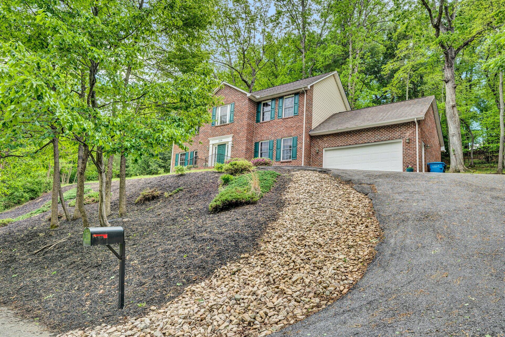 3334 Hidden Oak Road Southwest Roanoke, VA 24018 - Photo 2 of 37 02-Shows Great 3334 Hidden Oak Rd SW