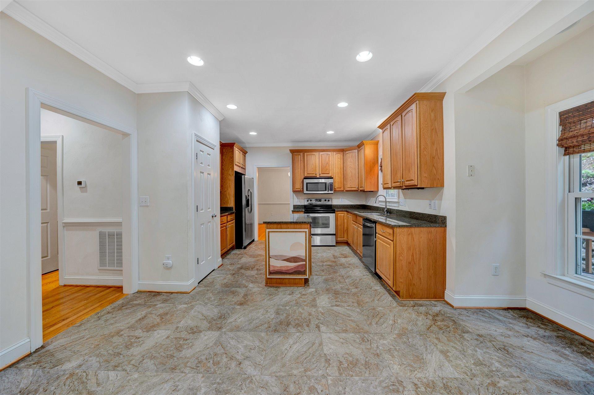 3334 Hidden Oak Road Southwest Roanoke, VA 24018 - Photo 12 of 37 12-Shows Great 3334 Hidden Oak Rd SW-11