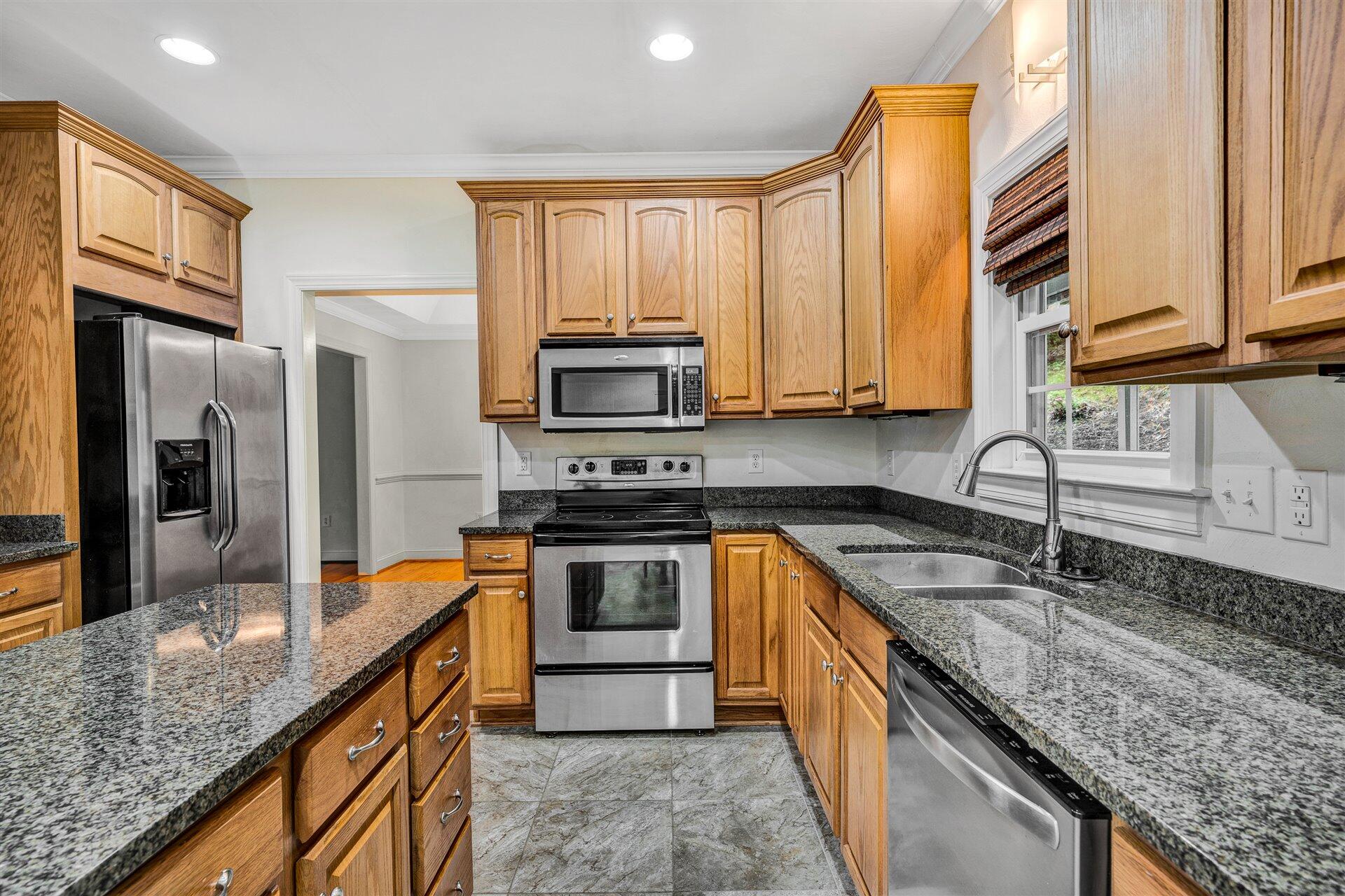 3334 Hidden Oak Road Southwest Roanoke, VA 24018 - Photo 16 of 37 16-Shows Great 3334 Hidden Oak Rd SW-15