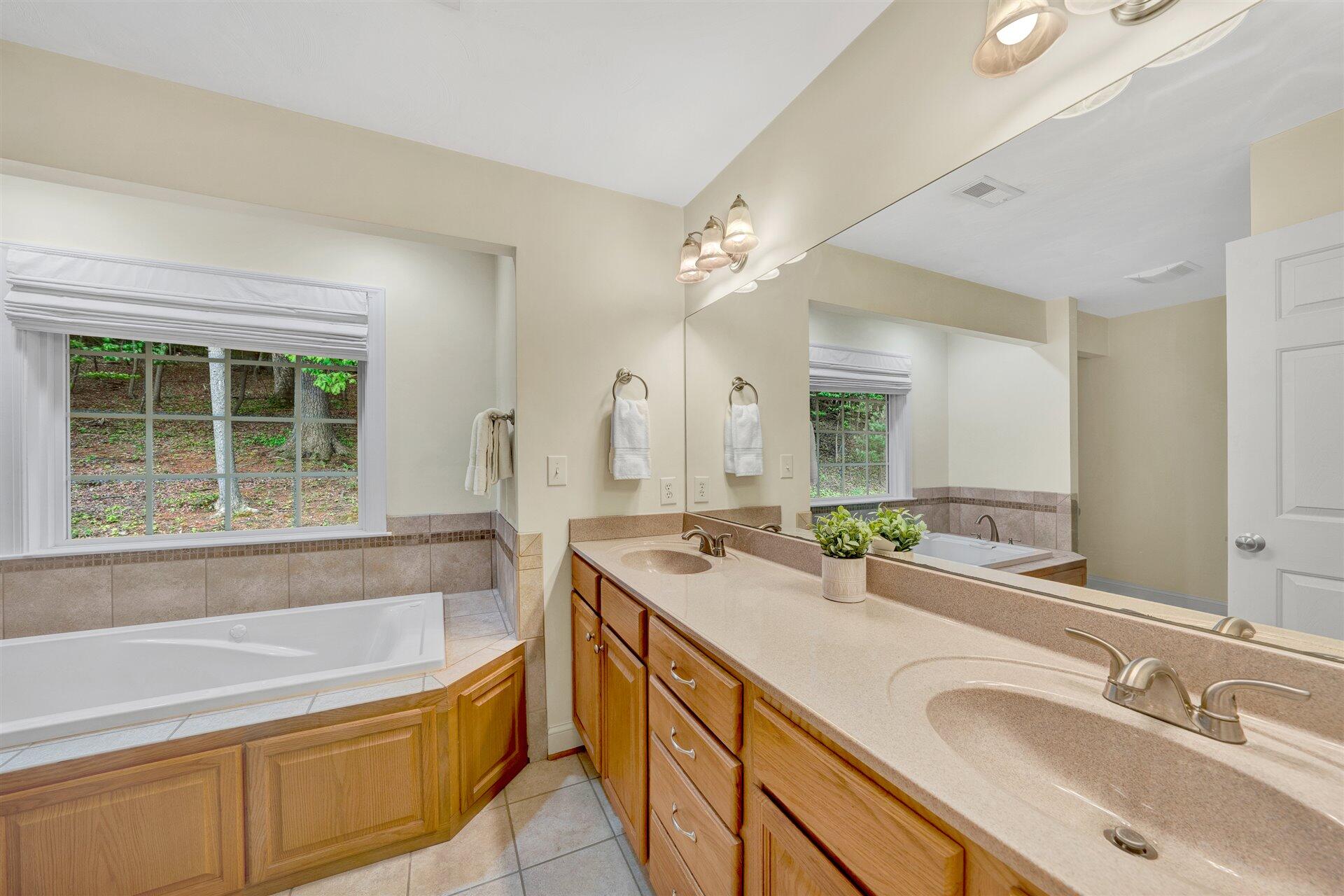 3334 Hidden Oak Road Southwest Roanoke, VA 24018 - Photo 24 of 37 24-Shows Great 3334 Hidden Oak Rd SW-24