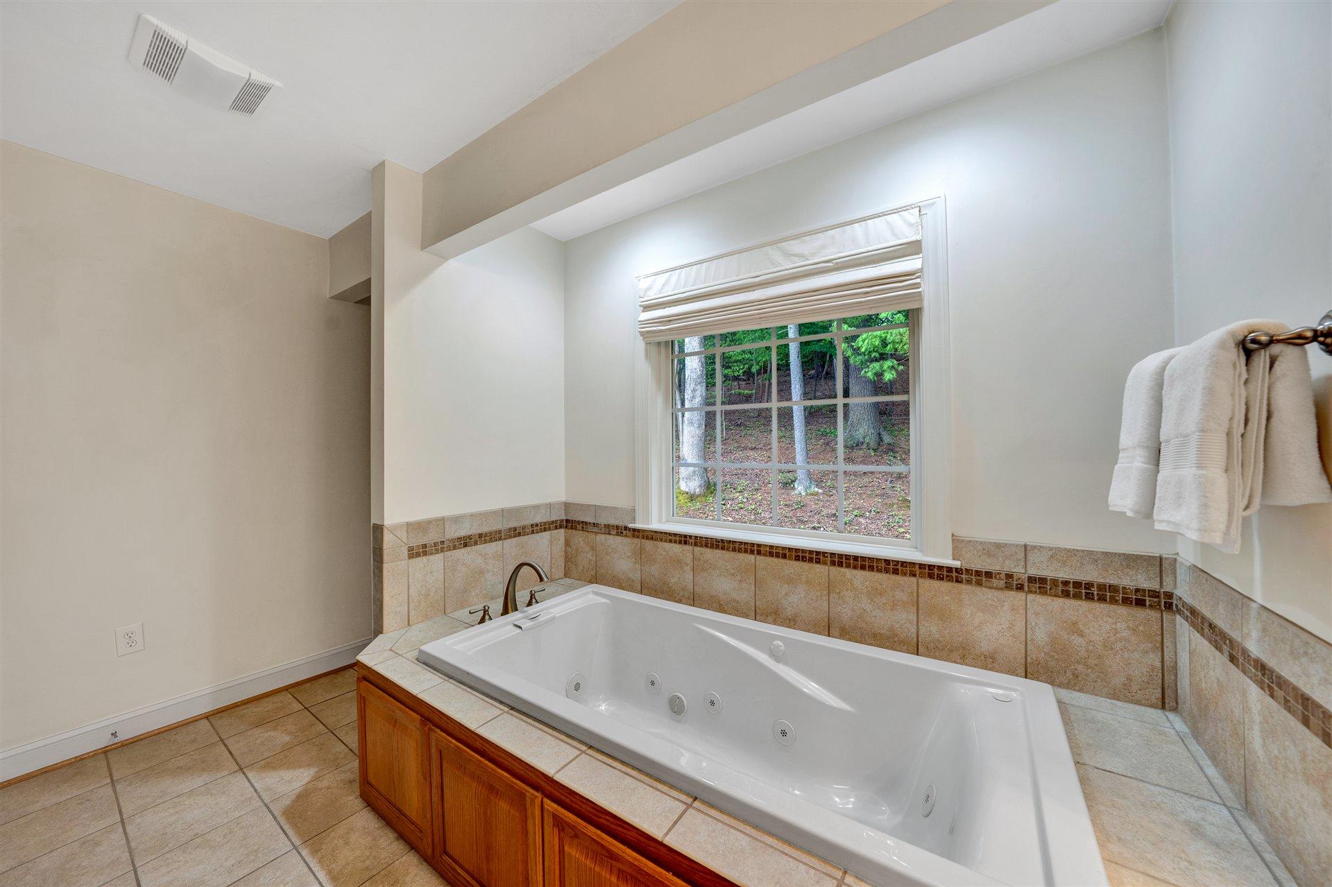 3334 Hidden Oak Road Southwest Roanoke, VA 24018 - Photo 25 of 37 25-Shows Great 3334 Hidden Oak Rd SW-25