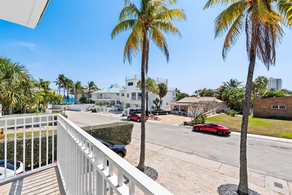 3321 Northeast 16th Court Fort Lauderdale, FL 33305 - Photo 5 of 41 a view of outdoor kitchen and swimming pool