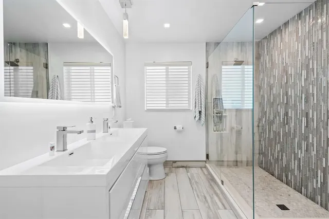 $2,320,000 | 3321 Northeast 16th Court, Fort Lauderdale, FL 33305