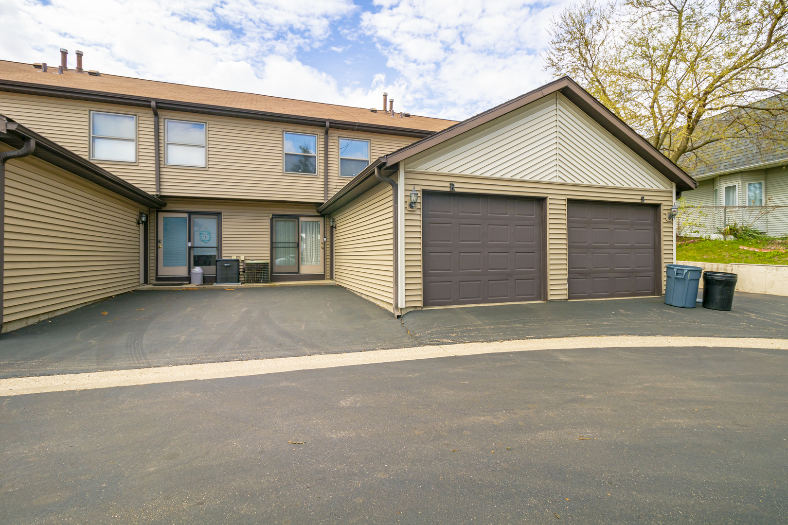 150 Eagle Point Road, Unit R Fox Lake, IL 60020 - Photo 3 of 21