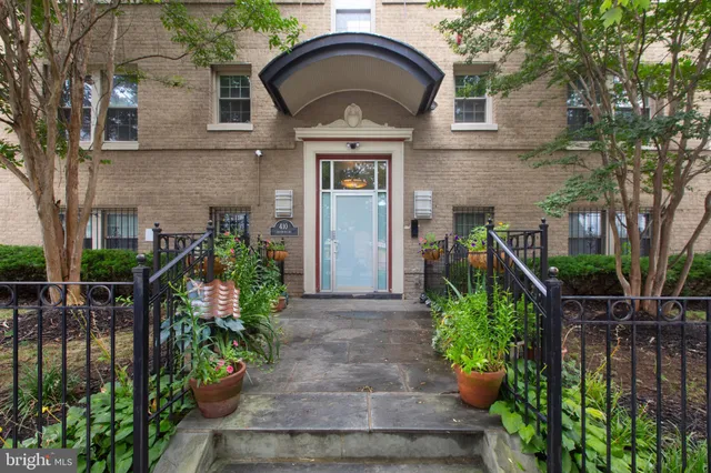 $2,100 | 410 15th Street Northeast, Unit 24, Washington, DC 20002