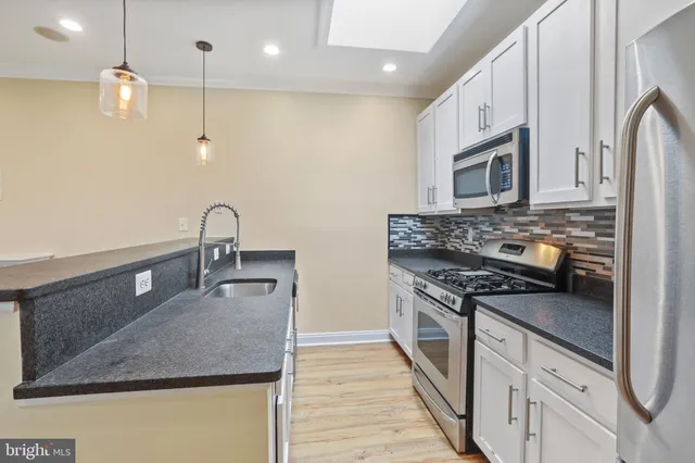 $2,100 | 410 15th Street Northeast, Unit 24, Washington, DC 20002