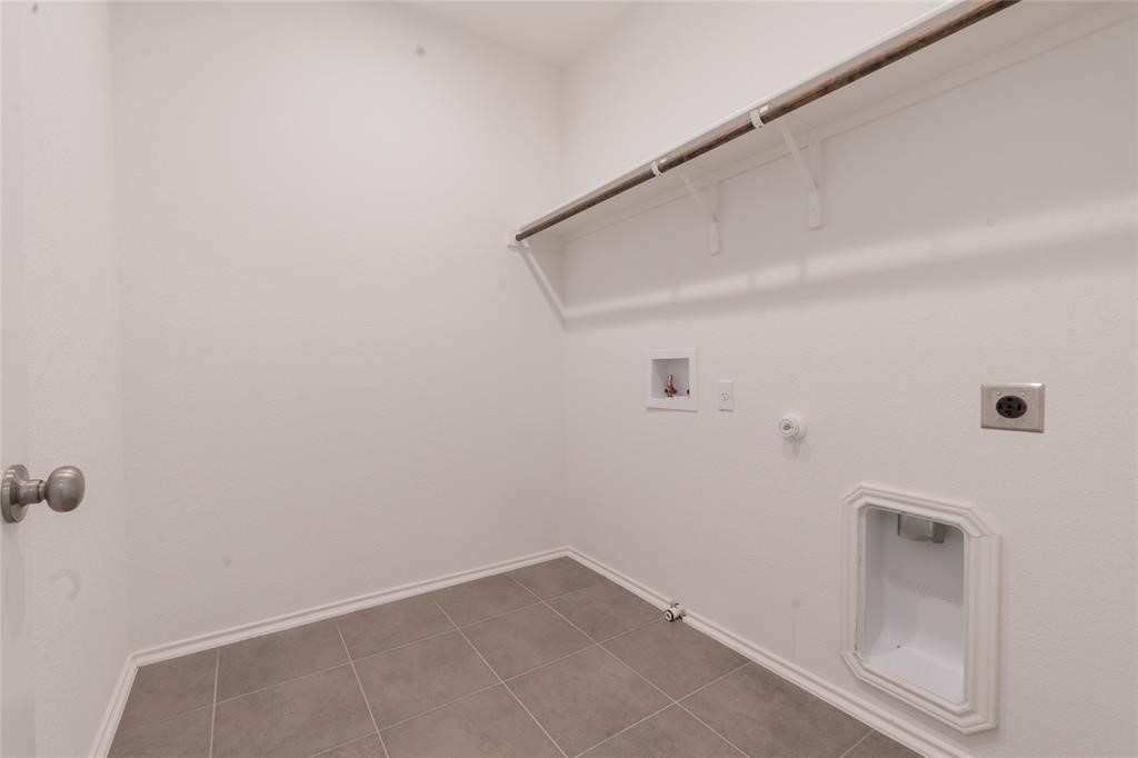 1333 Terrace View Drive Georgetown, TX 78628 - Photo 20 of 35 A well-appointed laundry space features practical tile flooring and ample hanging rod for convenience.