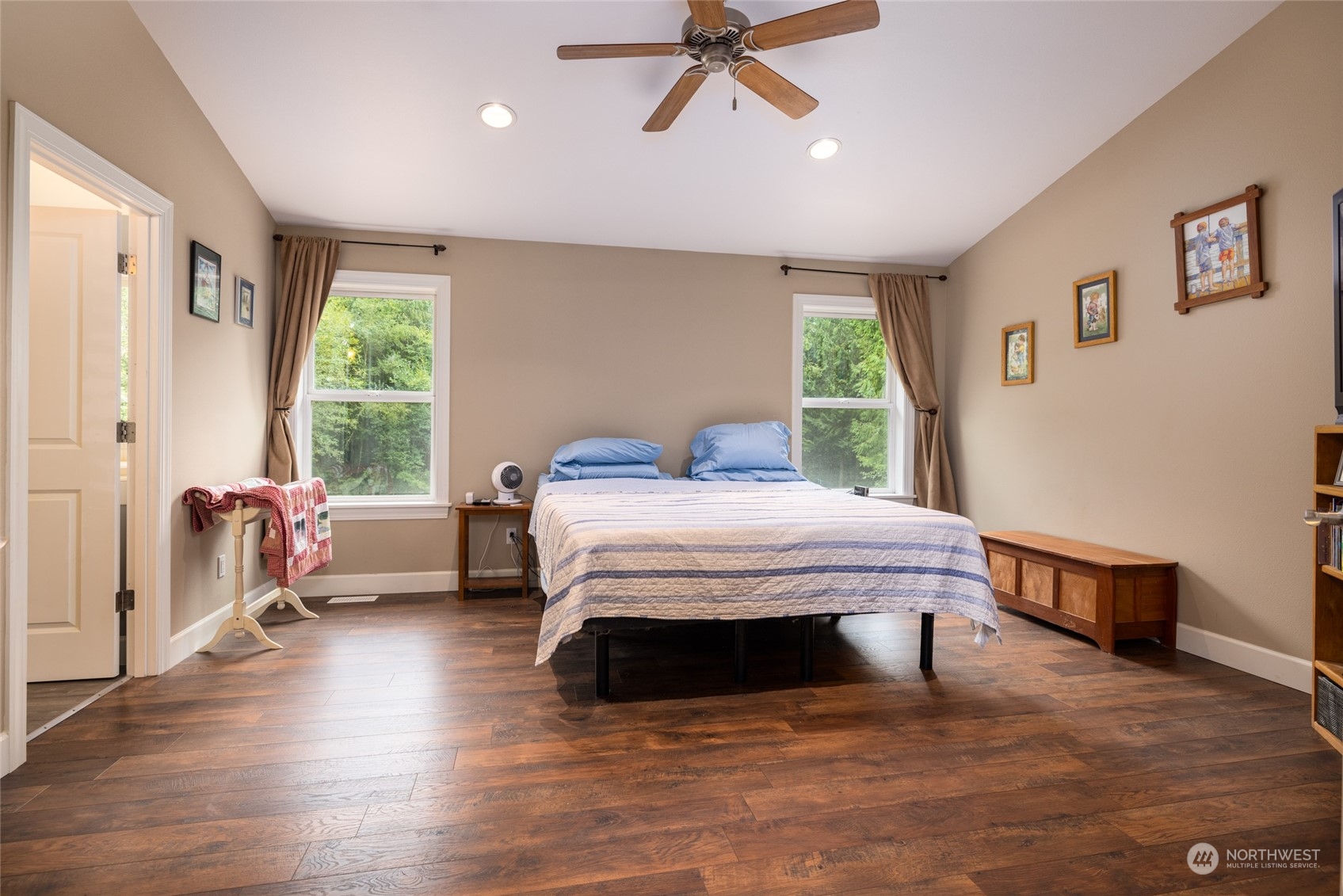 835 Alger Cain Lake Road Sedro-Woolley, WA 98284 - Photo 24 of 38 a bed room with a bed and a window