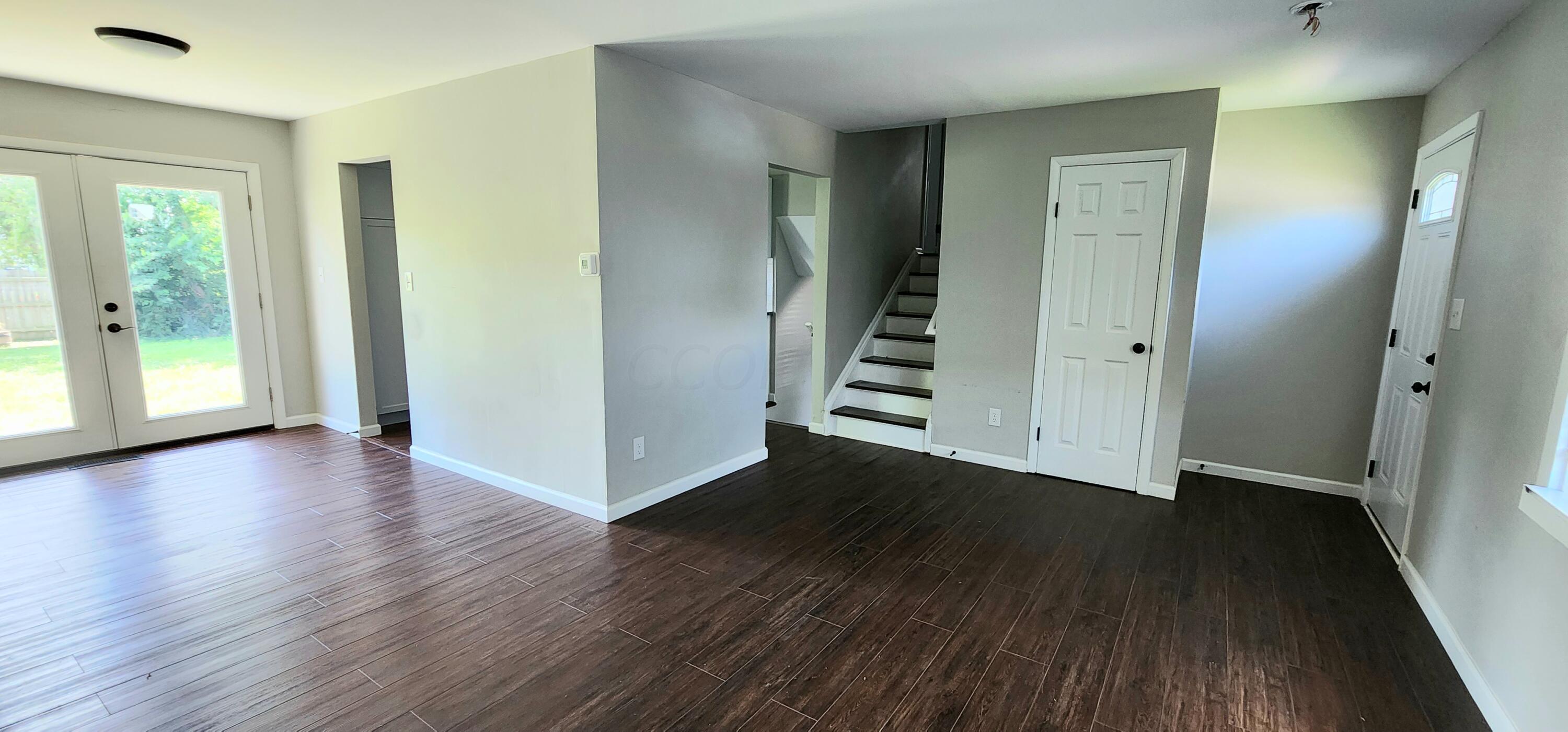 3322 Norwalk Road Columbus, OH 43207 - Photo 11 of 33 Living Room & Dining