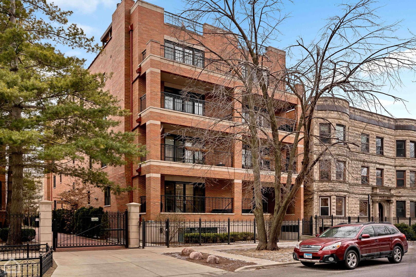 841 West Grace Street, Unit 3NE Chicago, IL 60613 - Photo 1 of 50