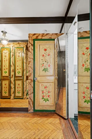 $595,000 | 465 Park Avenue, Unit 8E | Midtown East