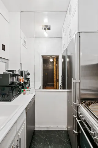 $595,000 | 465 Park Avenue, Unit 8E | Midtown East