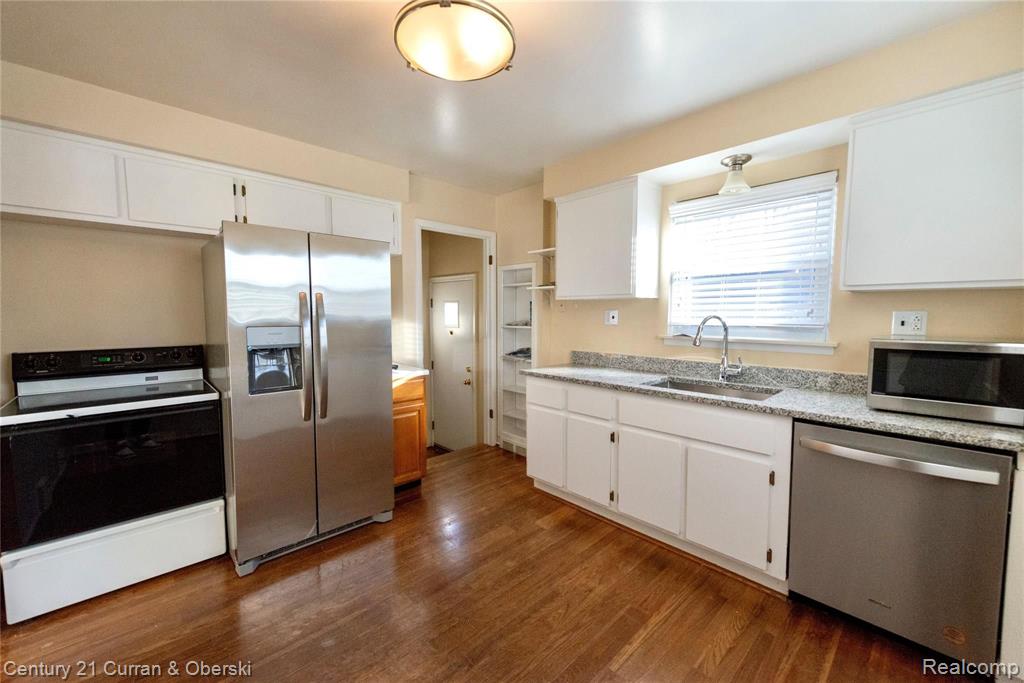 3302 Harvard Road Royal Oak, MI 48073 - Photo 2 of 24