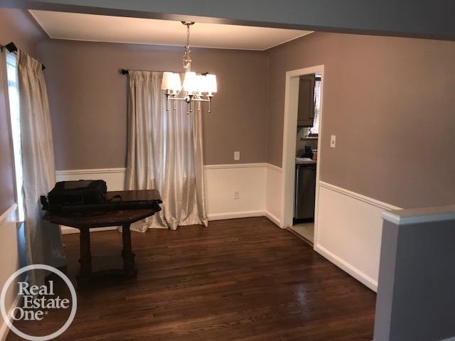1824 Roslyn Road Grosse Pointe, MI 48236 - Photo 13 of 28 31344733-12.JPG