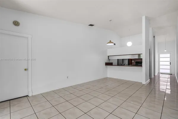 $2,700 | 6713 Northwest 188th Terrace, Unit 6713, Hialeah, FL 33015