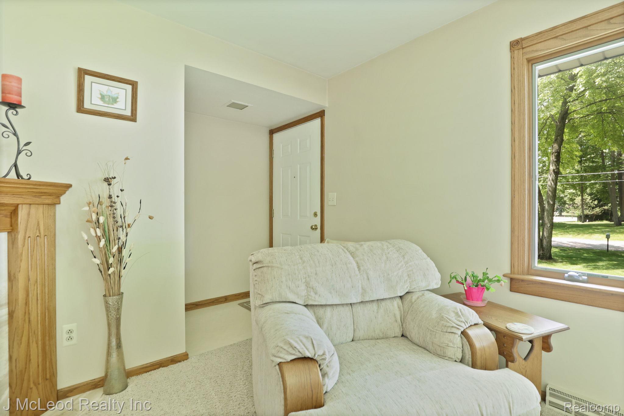 4353 Emerald Road Bridgeport, MI 48722 - Photo 4 of 63 4-web-or-mls-4353 Emerald Rd Bridgeport-4.jpg