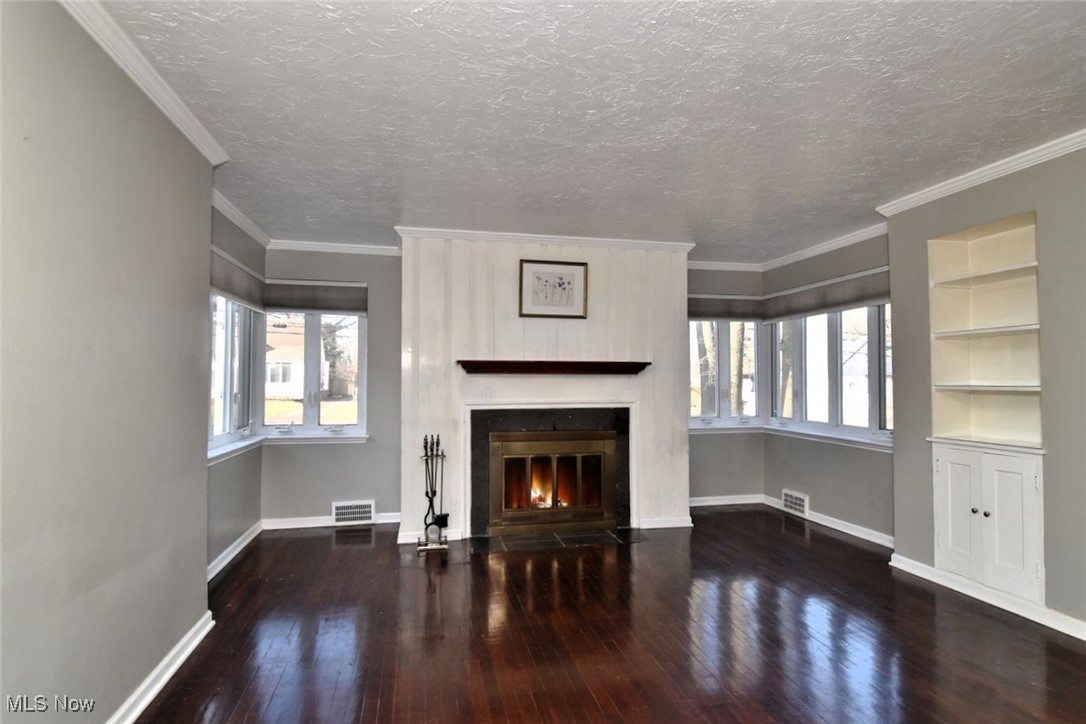1361 Dorsh Road Cleveland, OH 44121 - Photo 4 of 38 Gallery Image 4