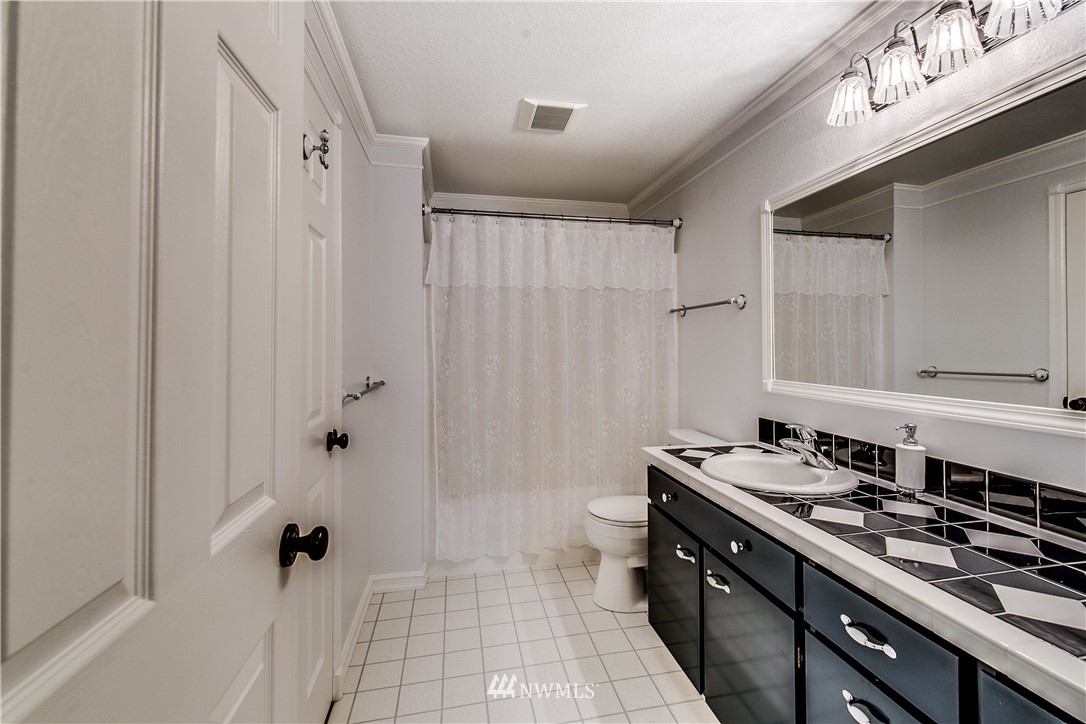 25803 Lake Fenwick Road Kent, WA 98032 - Photo 11 of 25 Gallery Image 11