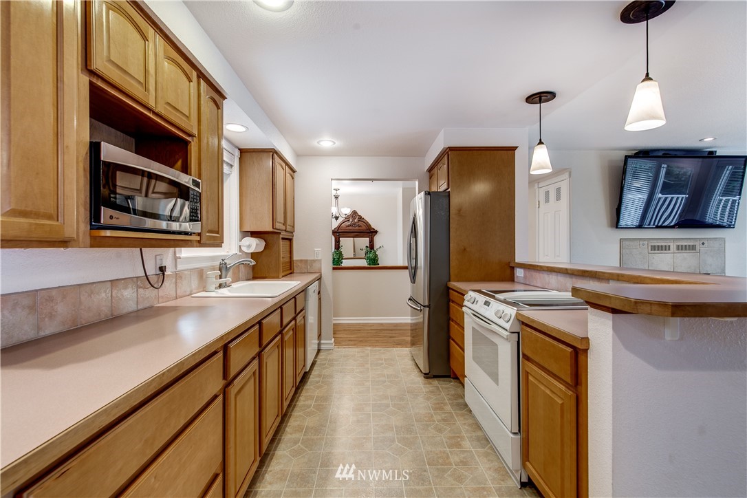 25803 Lake Fenwick Road Kent, WA 98032 - Photo 9 of 25 Gallery Image 9