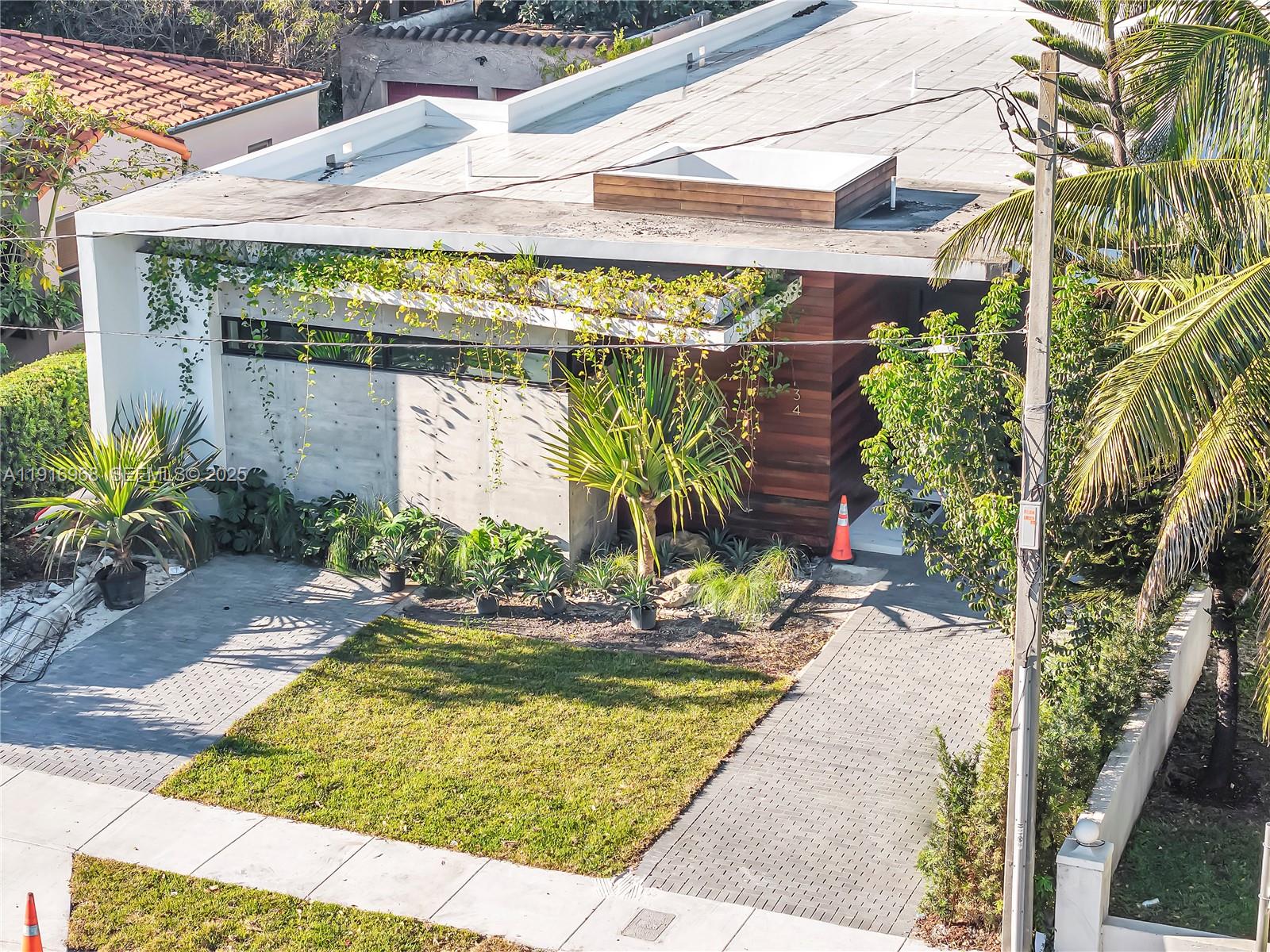 34 Southwest 26th Road Miami, FL 33129 - Photo 11 of 68