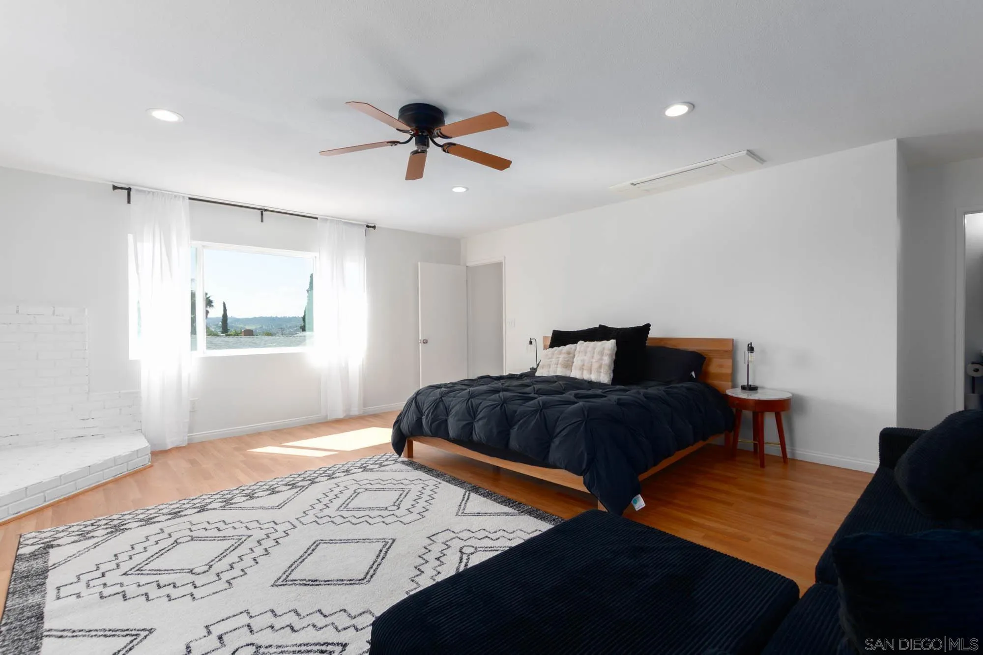 9722 Roe Drive Santee, CA 92071 - Photo 4 of 51