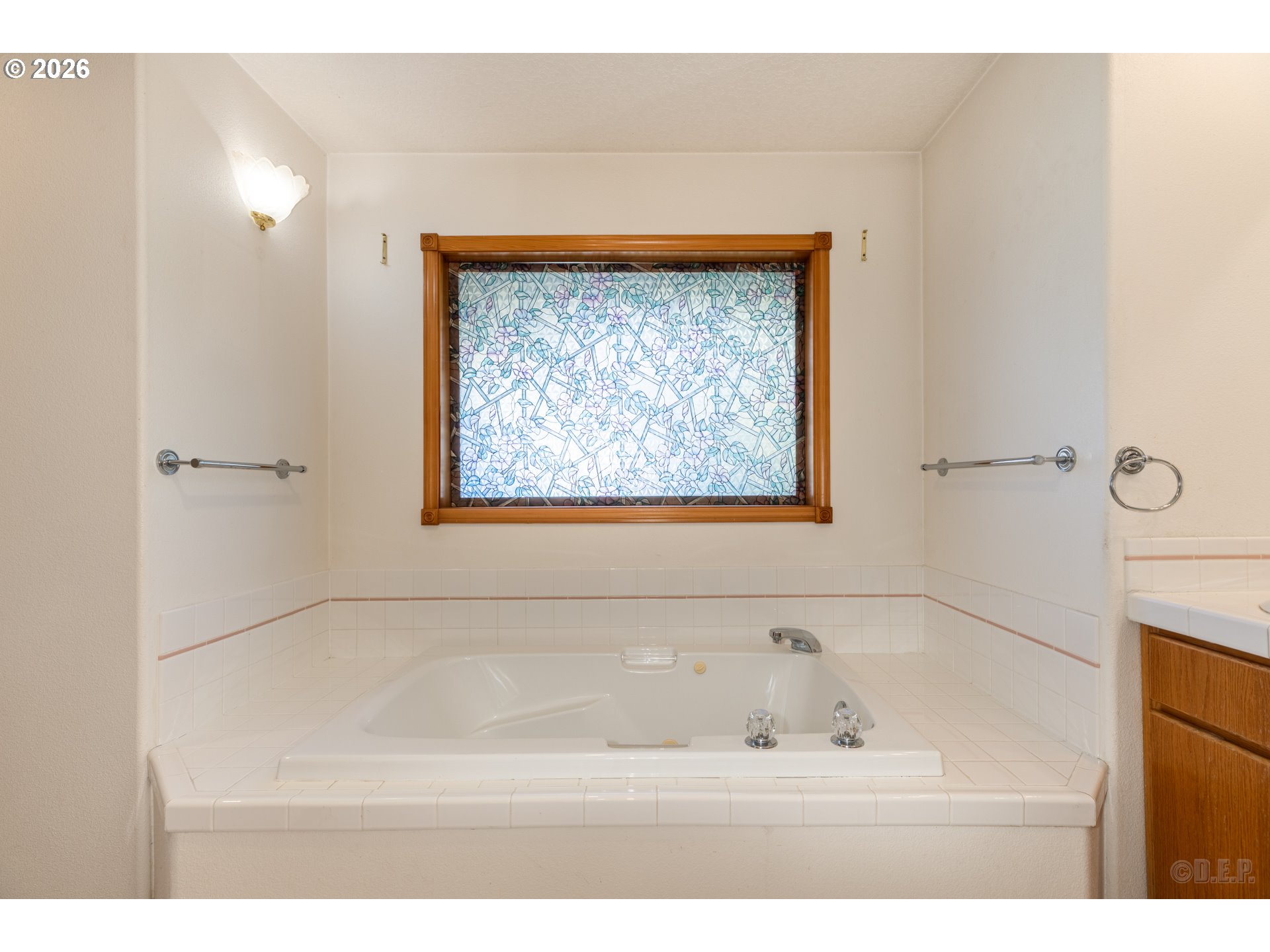33221 Linden Street Scappoose, OR 97056 - Photo 16 of 35 a bathroom with a bathtub