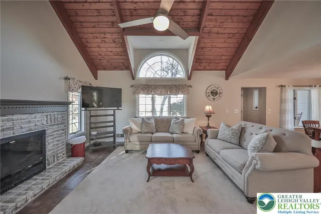 $310,000 | 319 West Windsor Road, Saylorsburg, PA 18353