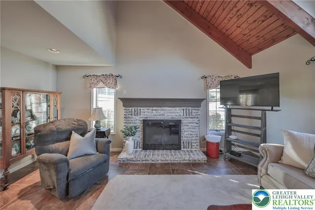 $310,000 | 319 West Windsor Road, Saylorsburg, PA 18353