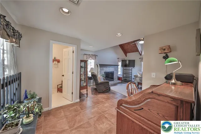 $310,000 | 319 West Windsor Road, Saylorsburg, PA 18353