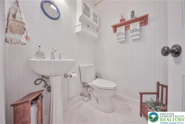 $310,000 | 319 West Windsor Road, Saylorsburg, PA 18353