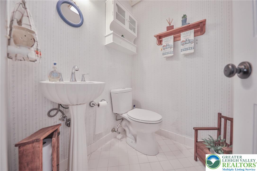 319 West Windsor Road Saylorsburg, PA 18353 - Photo 27 of 55 Convenient first floor powder room