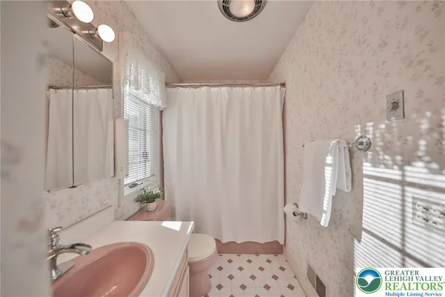 $310,000 | 319 West Windsor Road, Saylorsburg, PA 18353