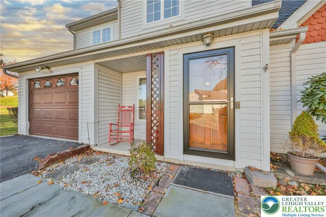 $310,000 | 319 West Windsor Road, Saylorsburg, PA 18353