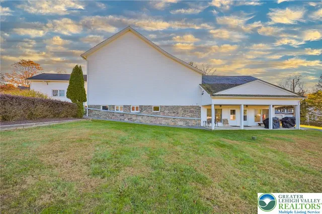 $310,000 | 319 West Windsor Road, Saylorsburg, PA 18353