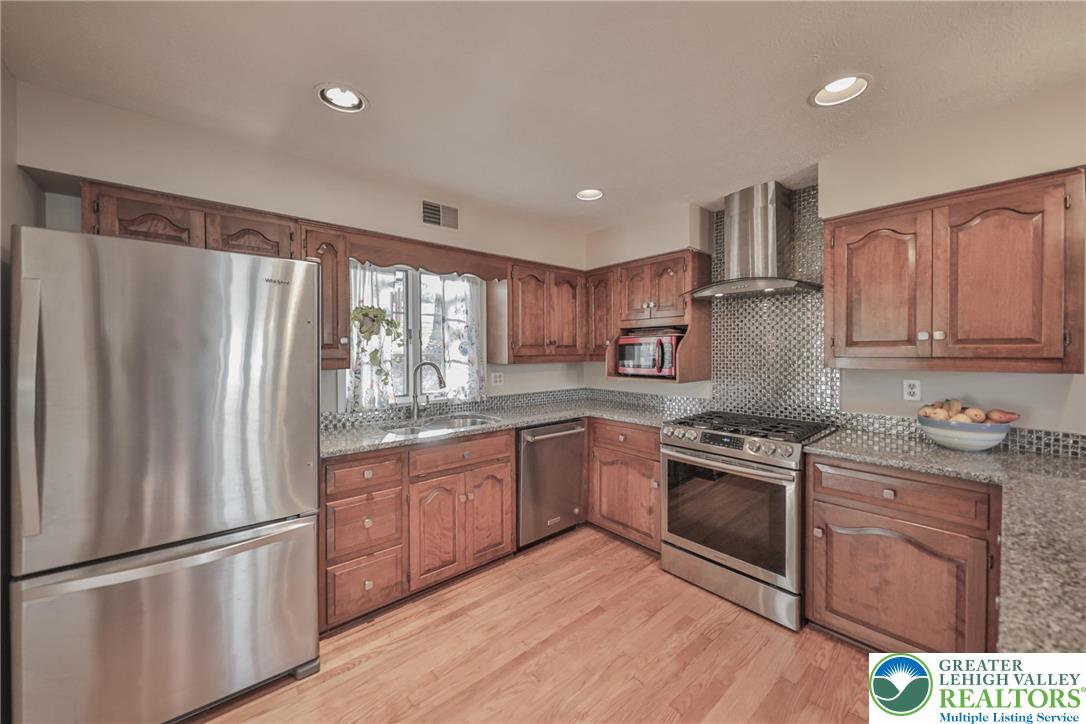 319 West Windsor Road Saylorsburg, PA 18353 - Photo 8 of 55 A well equipped kitchen is an entertainers delight.