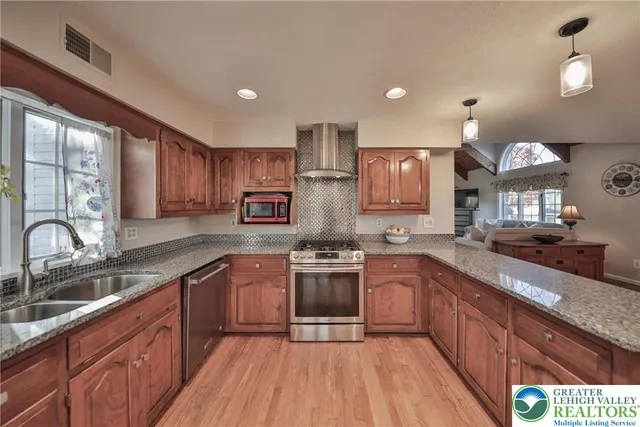 $310,000 | 319 West Windsor Road, Saylorsburg, PA 18353