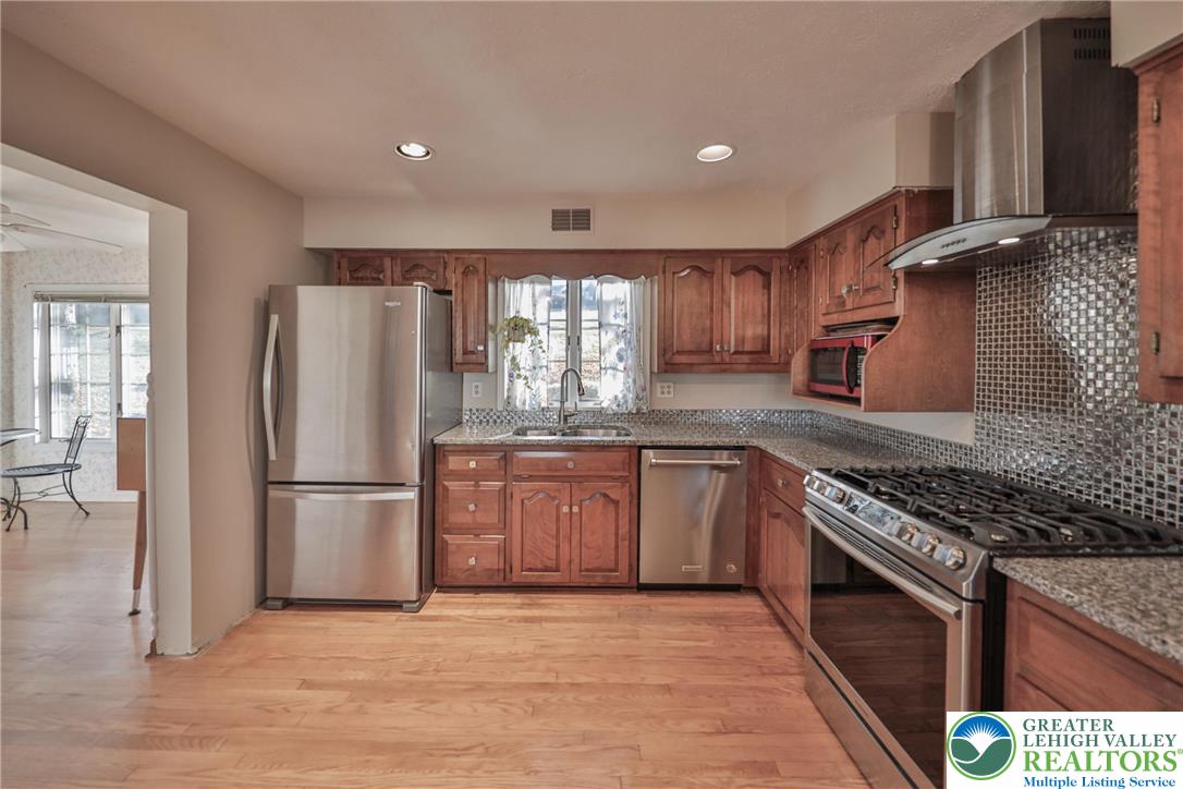 319 West Windsor Road Saylorsburg, PA 18353 - Photo 10 of 55