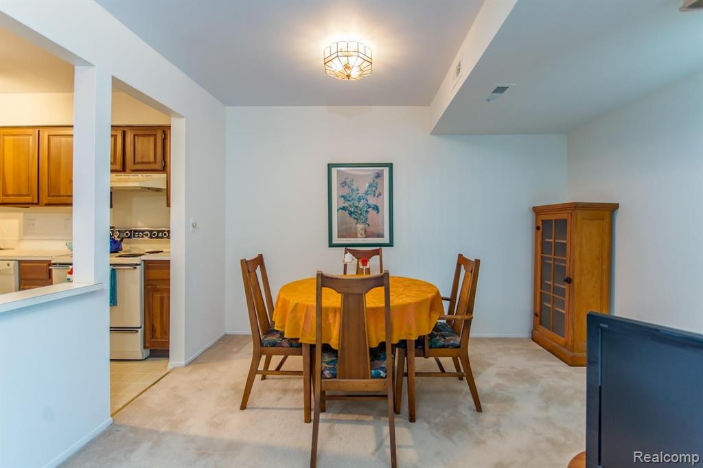 30445 West 14 Mile Road, Unit 67 Farmington Hills, MI 48334 - Photo 9 of 16