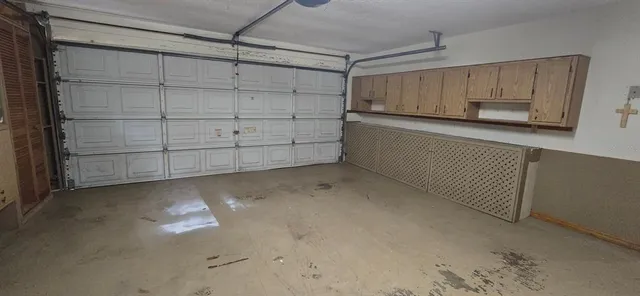 a view of a garage