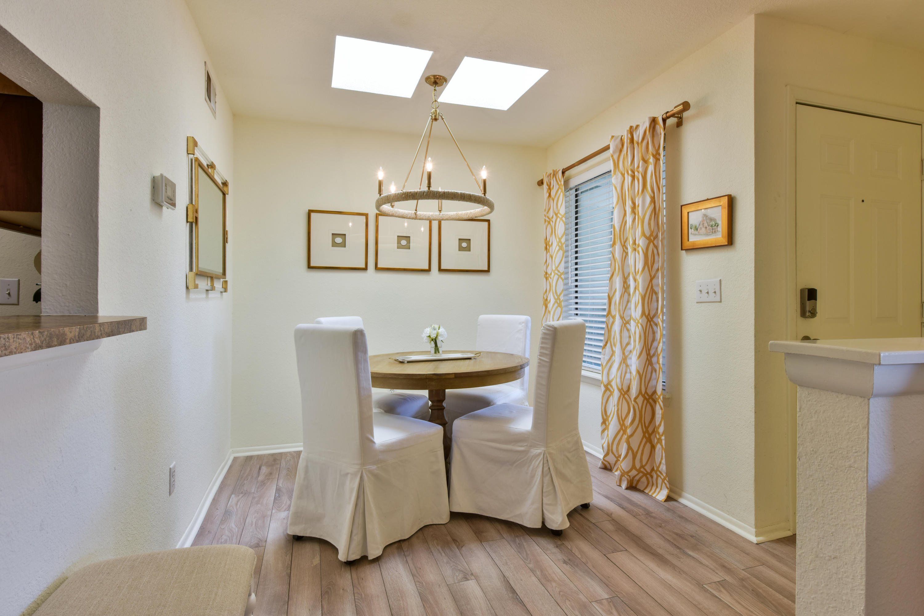1481 Center Street, Unit 1303 Mount Pleasant, SC 29464 - Photo 3 of 20 Dining room