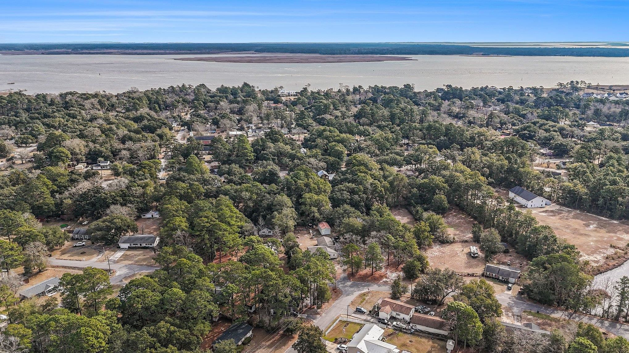 916 Brinkley Street Georgetown, SC 29440 - Photo 36 of 39 Aerial view of property's location featuring a large body of water