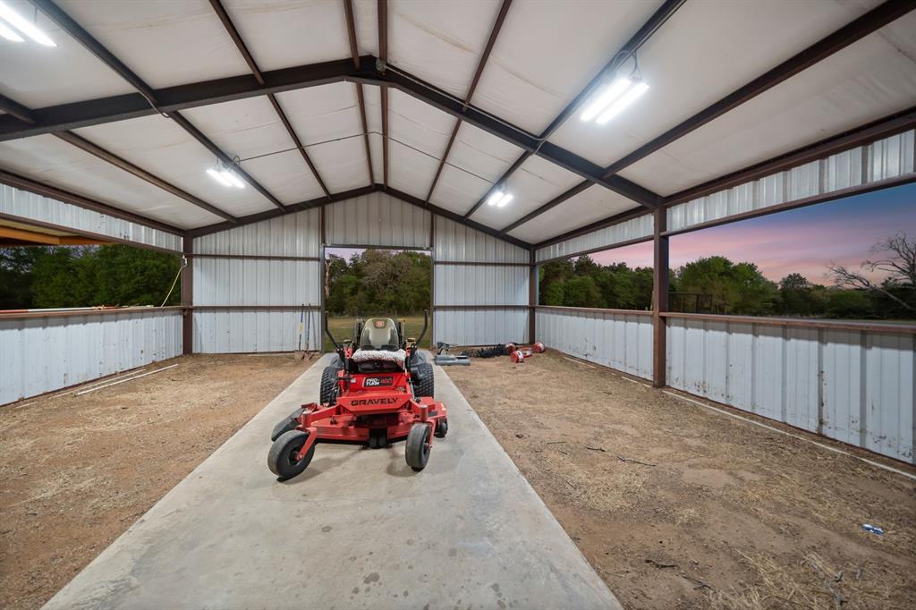 186 Fcr, Unit 941 Teague, TX 75860 - Photo 10 of 34 inside livestock area