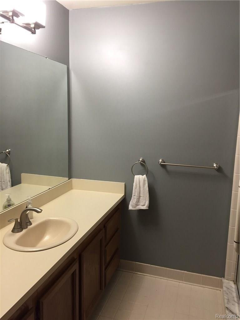 265 Meadow Bridge Drive Rochester, MI 48307 - Photo 11 of 12 IMG_9217.JPG