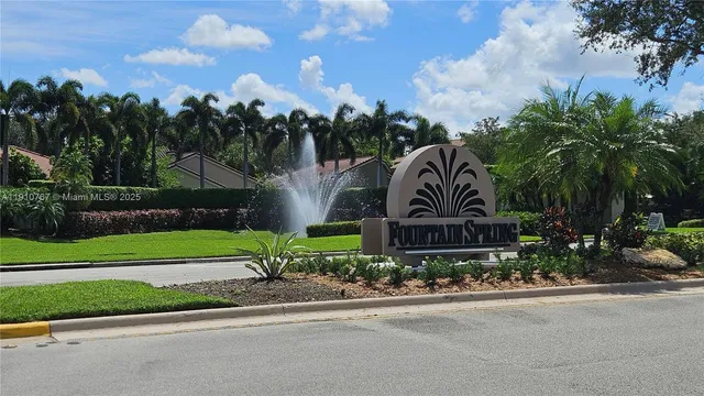 a sign that is sitting on the side of a road