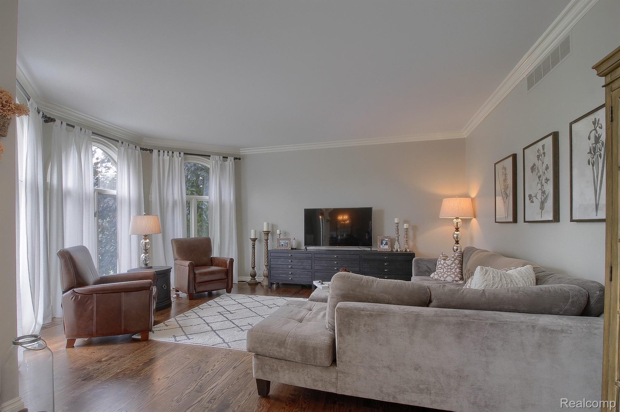 4446 Southacre Lane Rochester, MI 48306 - Photo 11 of 70 11-Living Room.jpg