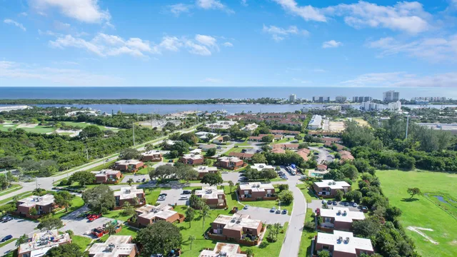 $335,000 | 3900 County Line Road, Unit 21D, Tequesta, FL 33469