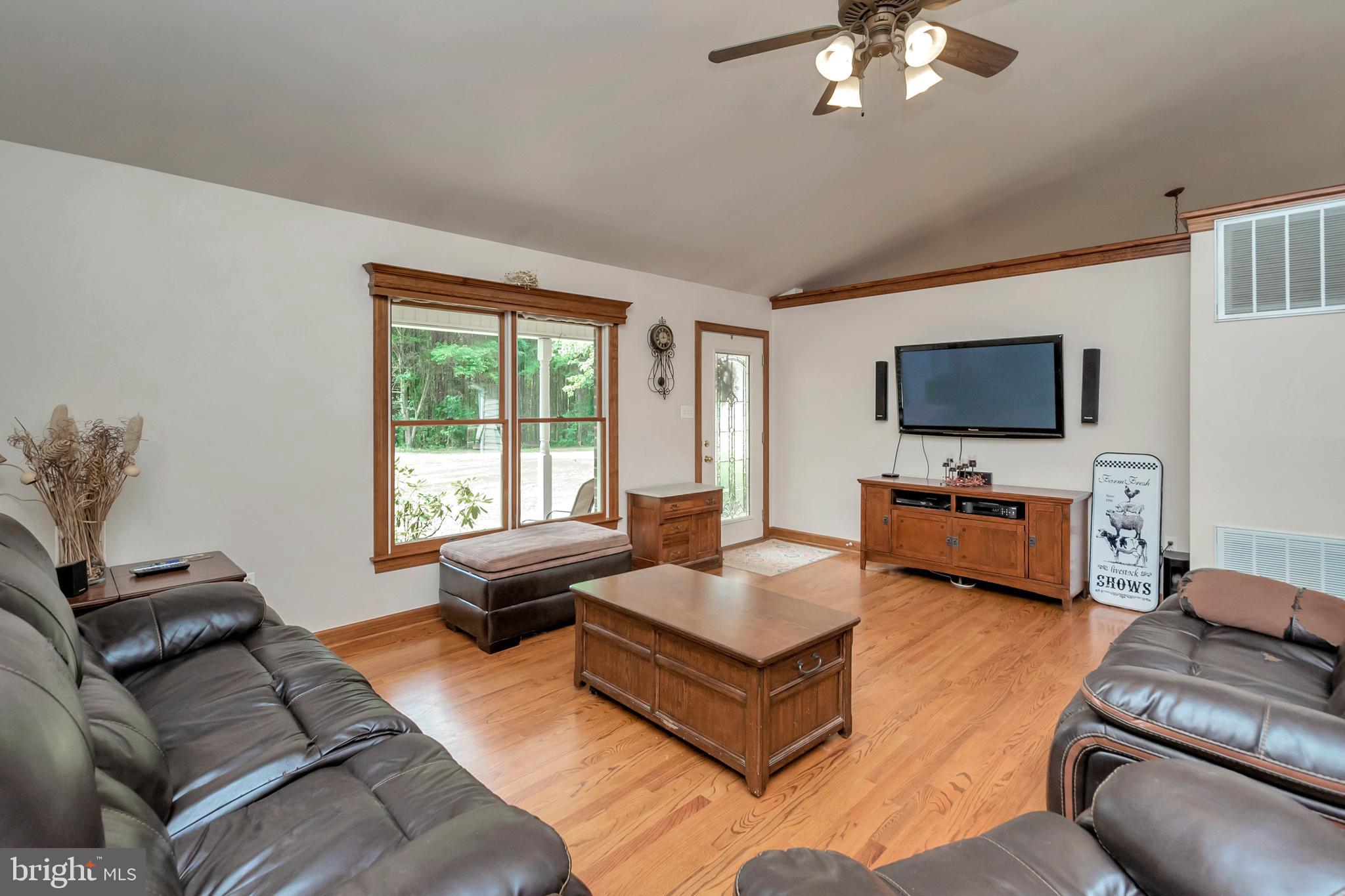 3513 Ensors Shop Road Midland, VA 22728 - Photo 5 of 54 Family Room